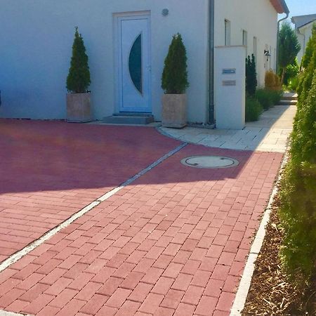 Neues Zimmerapartment Mit Bad Neckarwestheim Exterior photo