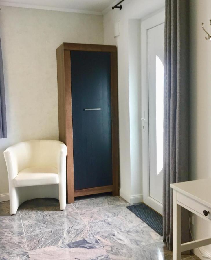 Neues Zimmerapartment Mit Bad Neckarwestheim Exterior photo